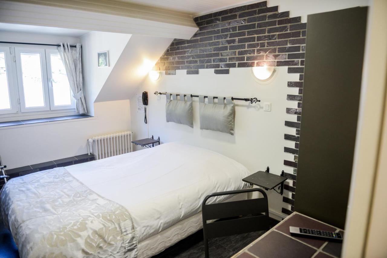 Logis Le Saint Hubert Hotell Haybes Exteriör bild